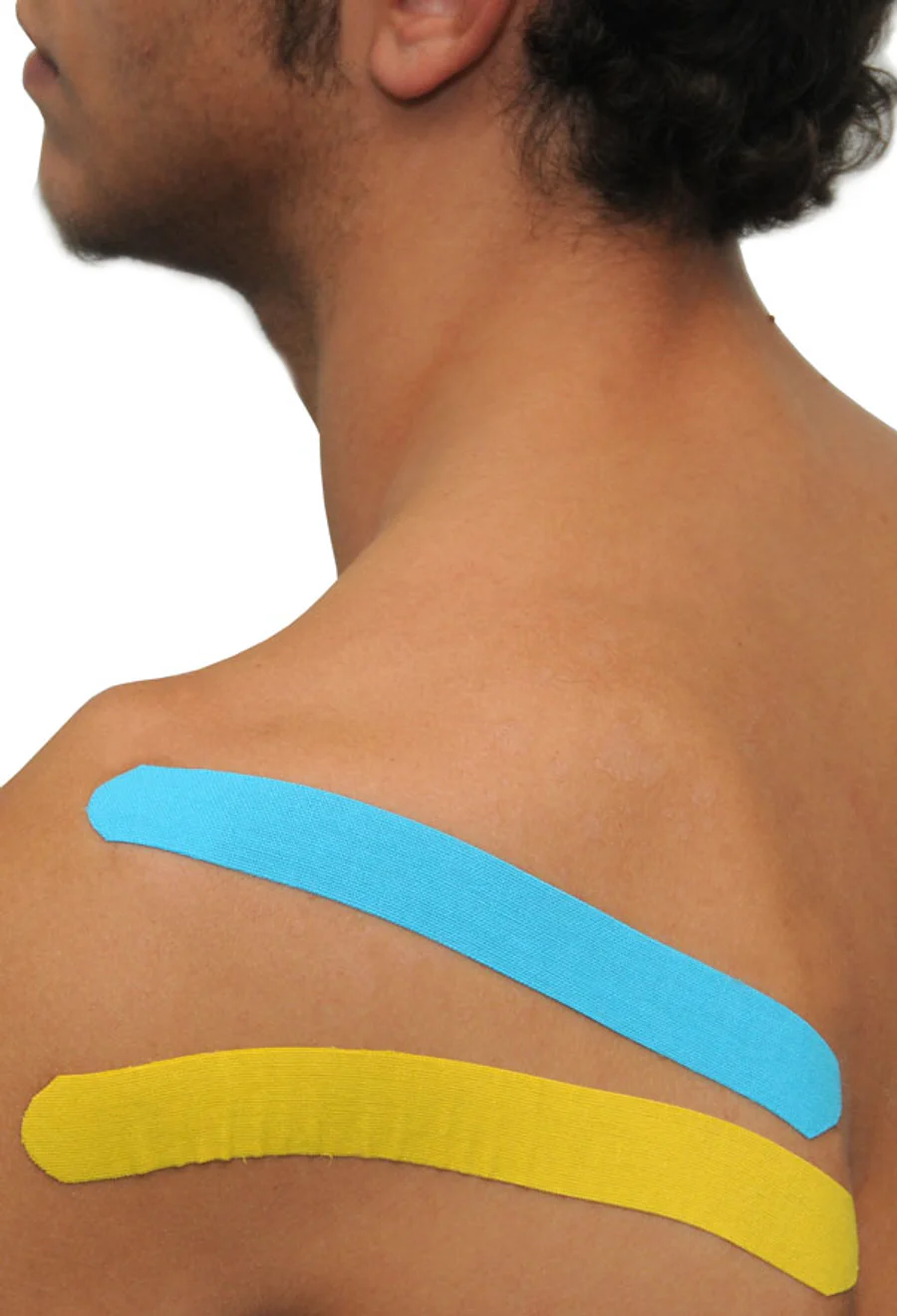 Gele en blauwe Dream K kinesiotape over het schouderblad